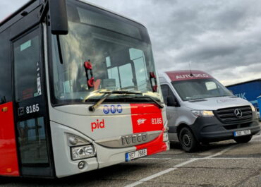 I autobus má svá specifická autoskla.